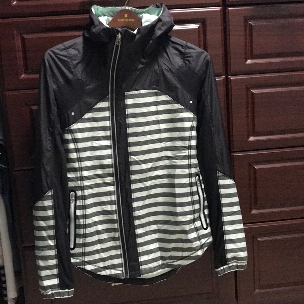 Lulu Lemon size 4 zip up